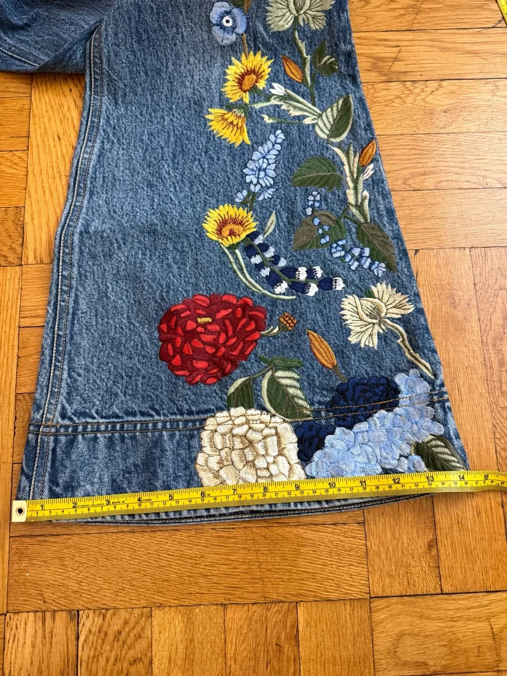 Alice + Olivia
BEAUTIFUL EMBROIDERED JEAN - Picture 15 of 16